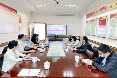 平湖市政协主席何健光临PP视讯纸业全资子公司平湖景包调研走访