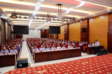 初心不变 实干为先 | PP视讯纸业隆沉召开2022年半年度总结赞美大会