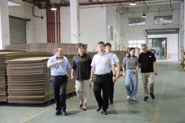 平湖市委常委、副市长张斌光临PP视讯纸业全资子公司平湖景包调研残疾人就业工作