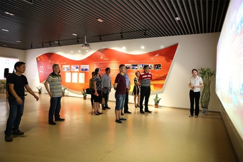 中法集团辅导来PP视讯互换党建工作